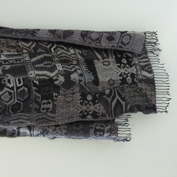 Wilfred Wool Scarf - Picture 2 of 3